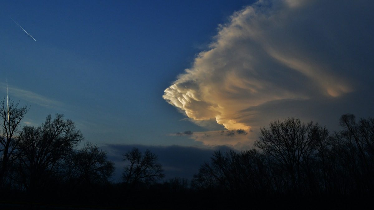 ηλιοβασίλεμα με σύννεφα