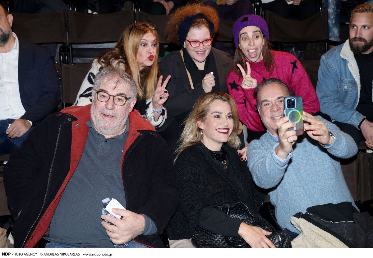 Οι Τζόυς Ευείδη Τζένη Διαγούπη Έλενα Χαραλαμπούδη Θανάσης Παπαθανασίου Τζένη Μπότση Φώτης Σεργουλόπουλος