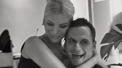 Η Κατερίνα Καινούργιου στην αγκαλιά του Κουτσουμπή