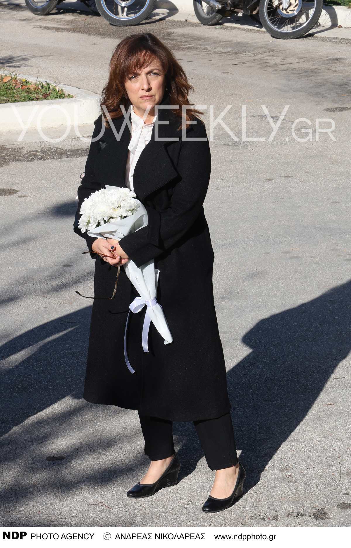 Η Αλίνα Κωτσοβόλου στην κηδεία του Γεωργουσόπουλου