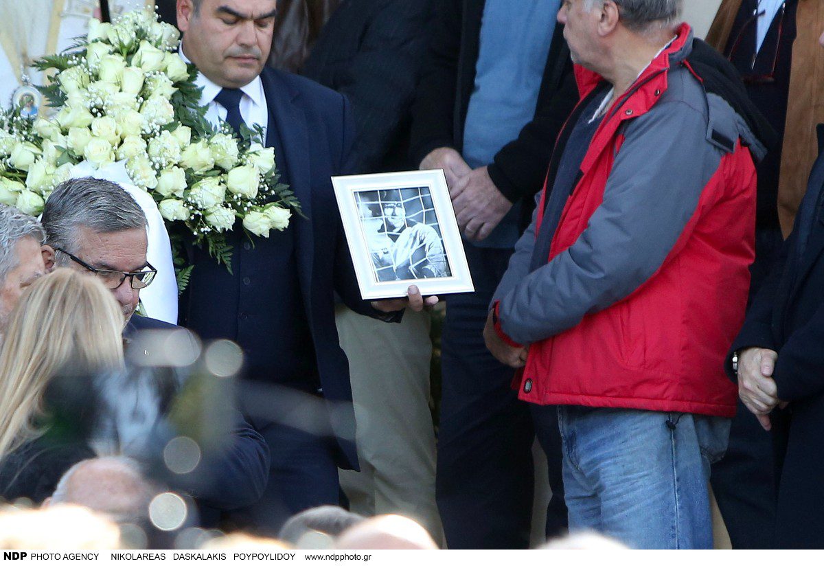 Εικόνες από την κηδεία του Σαργκάνη