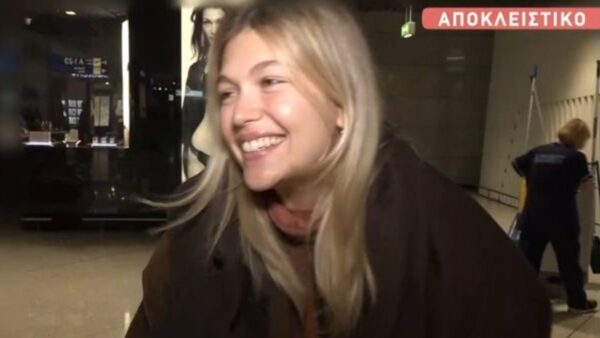 Η Κλέλια Ανδριολάτου στο αεροδρόμιο