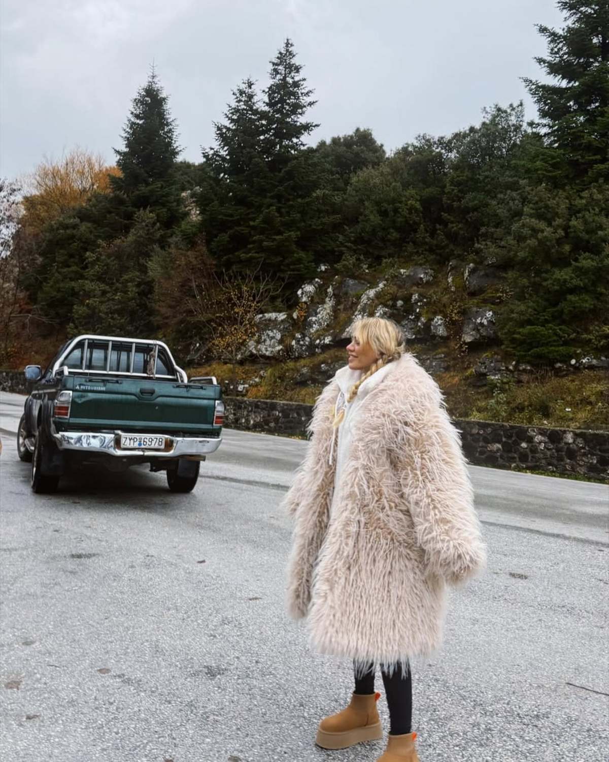 Η Κόνι Μεταξά με γούνινο παλτό