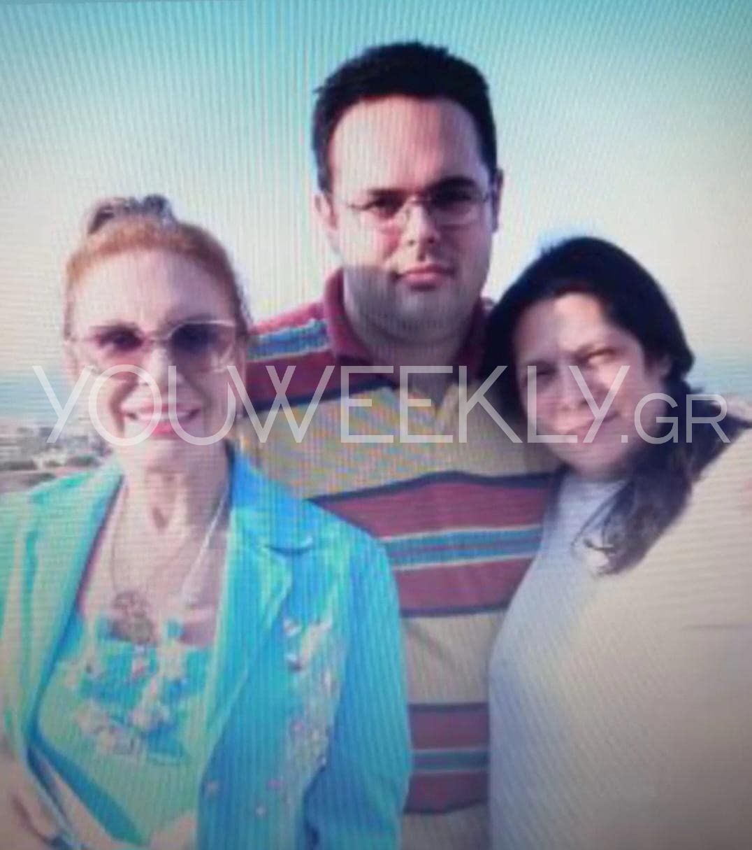 Η ηθοποιός Διαλυνά με την κόρη και τον εγγονό της