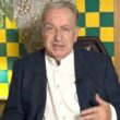 Ο Κώστας Λεφάκης με λευκό πουκάμισο και σκούρο γκρι σακάκι