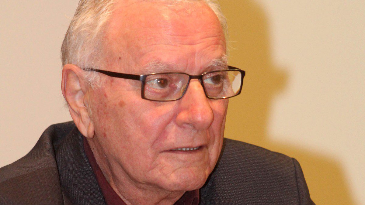 Ο Κώστας Χαρδαβέλλας