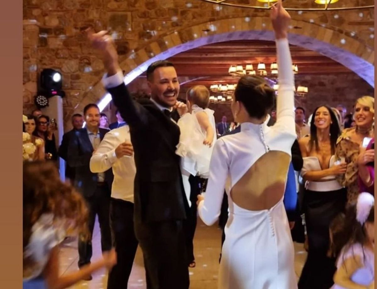 Ο Πέτρος Κουσουλός στον γάμο του με την Ευαγγελία