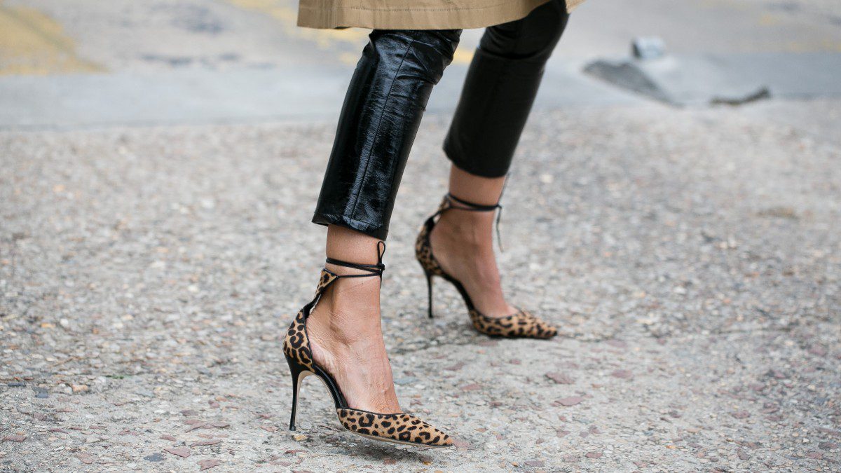 Μαύρα κολάν στο street style