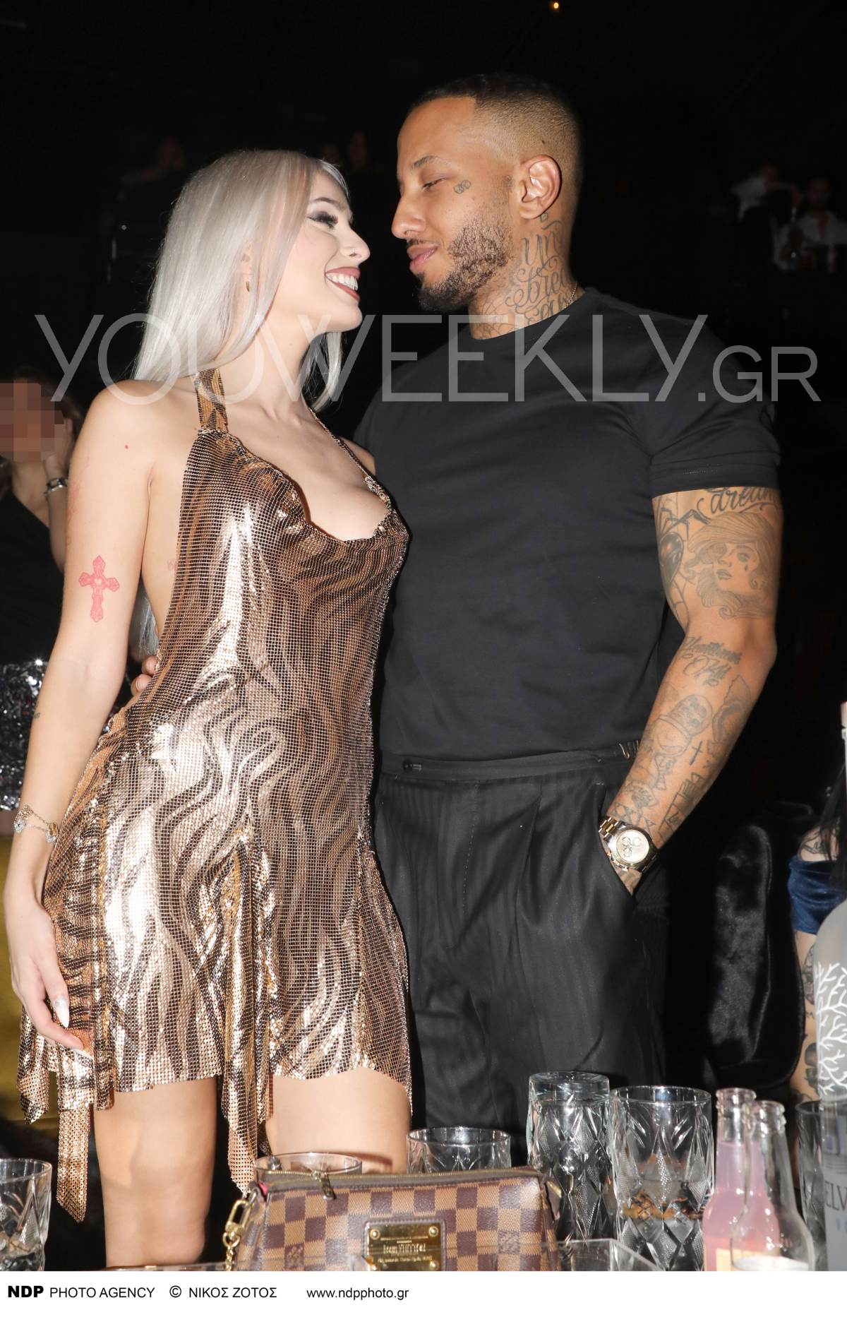 Ο Light και η Άννα Θεοδωρίδη σε τρυφερά τετ α τετ στα μπουζούκια