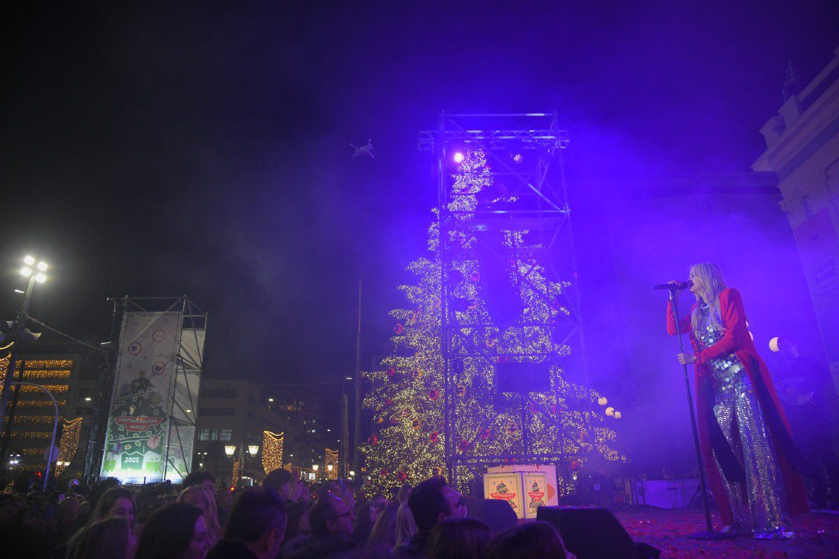 Φωταγώγηση πειραιά 2025