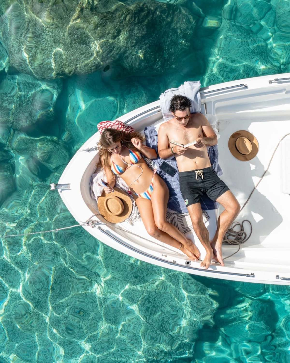 Παπακαλιάτης και Ανδριολάτου στη θάλασσα στο Maestro