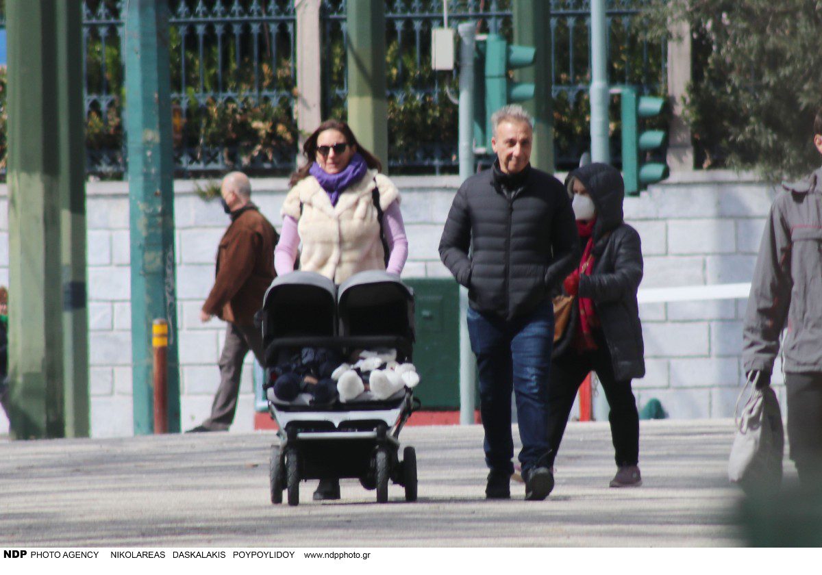 Η Όλγα Κεφαλογιάννη και ο Μίνως Μάτσας με τα παιδιά