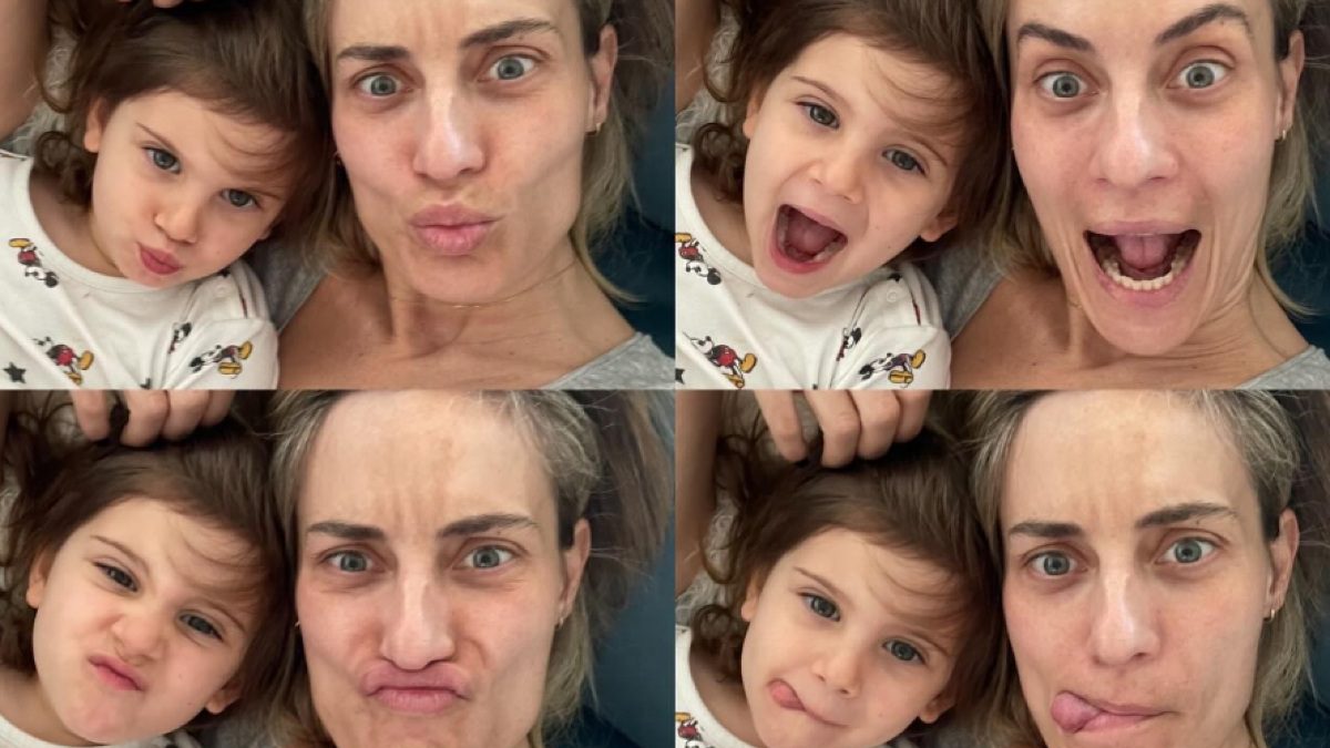 Η Ελεονώρα Μελέτη κάνει γκριμάτσες με την κόρη της