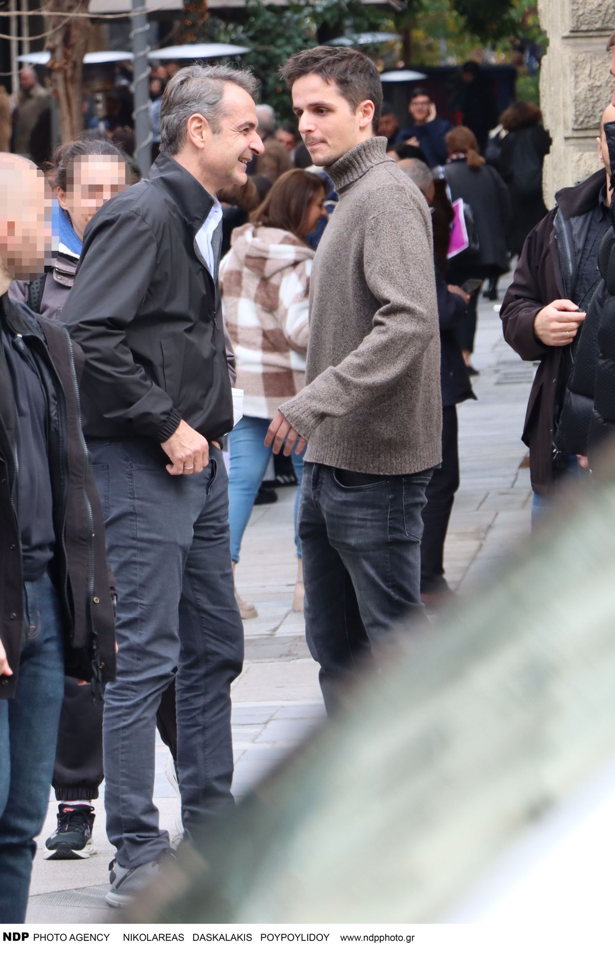 Ο Κυριάκος Μητσοτάκης με τον πατέρα του, Κυριάκο, στο κέντρο