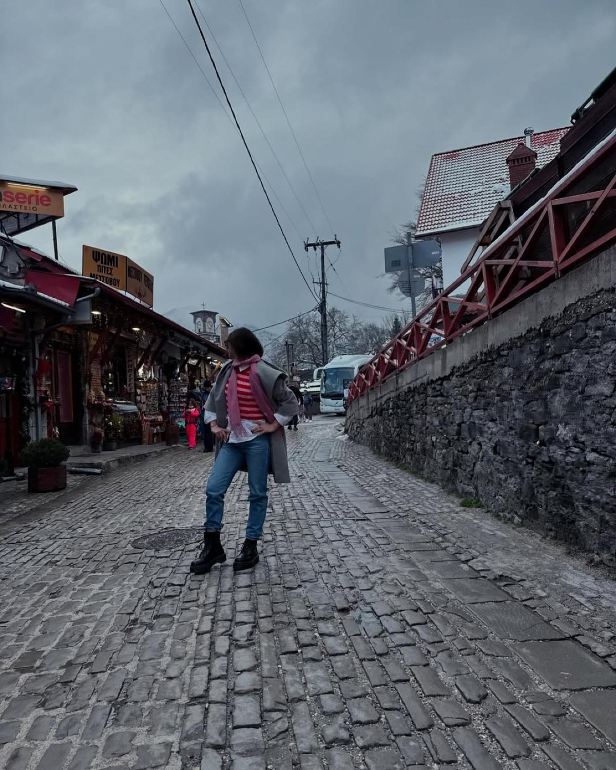 Το φωτογραφικό άλμπουμ της Μιχαλοπούλου από το Μέτσοβο με τον γιο της