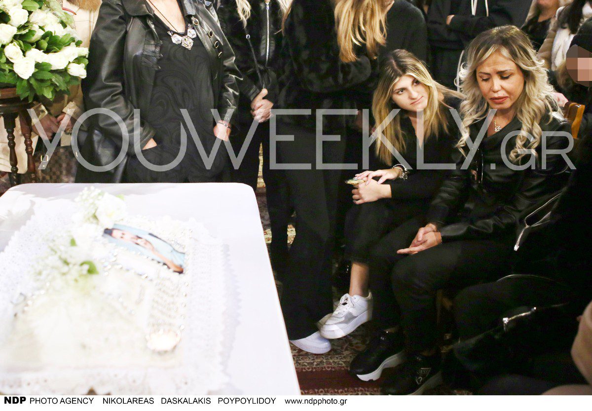 Η Άννα Φλωρινιώτη καταρρακωμένη στο μνημόσυνο του Νίκου