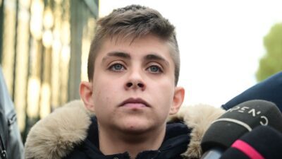 Η Ειρήνη Μουρτζούκου έξω από το αστυνομικό τμήμα