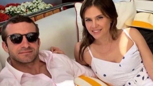 Ο Σταύρος Νιάρχος και η σύζυγός του