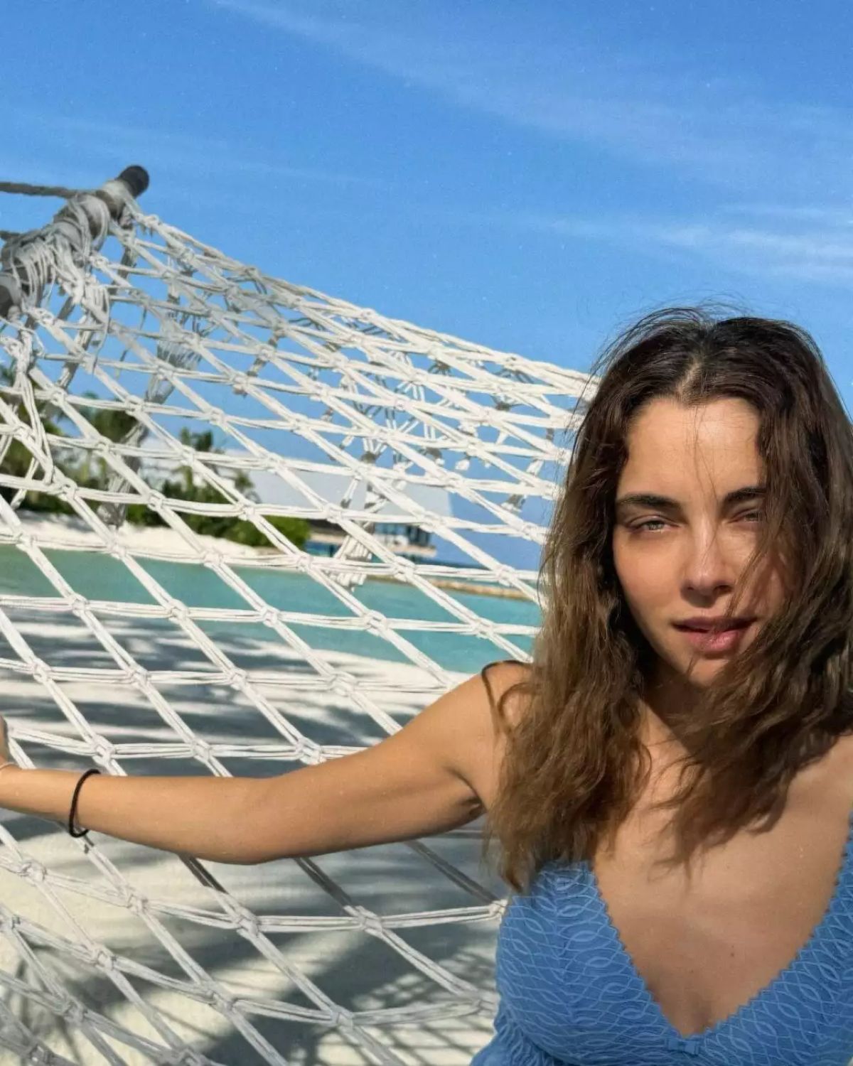 Η Δούκισσα Νομικού σε αιώρα