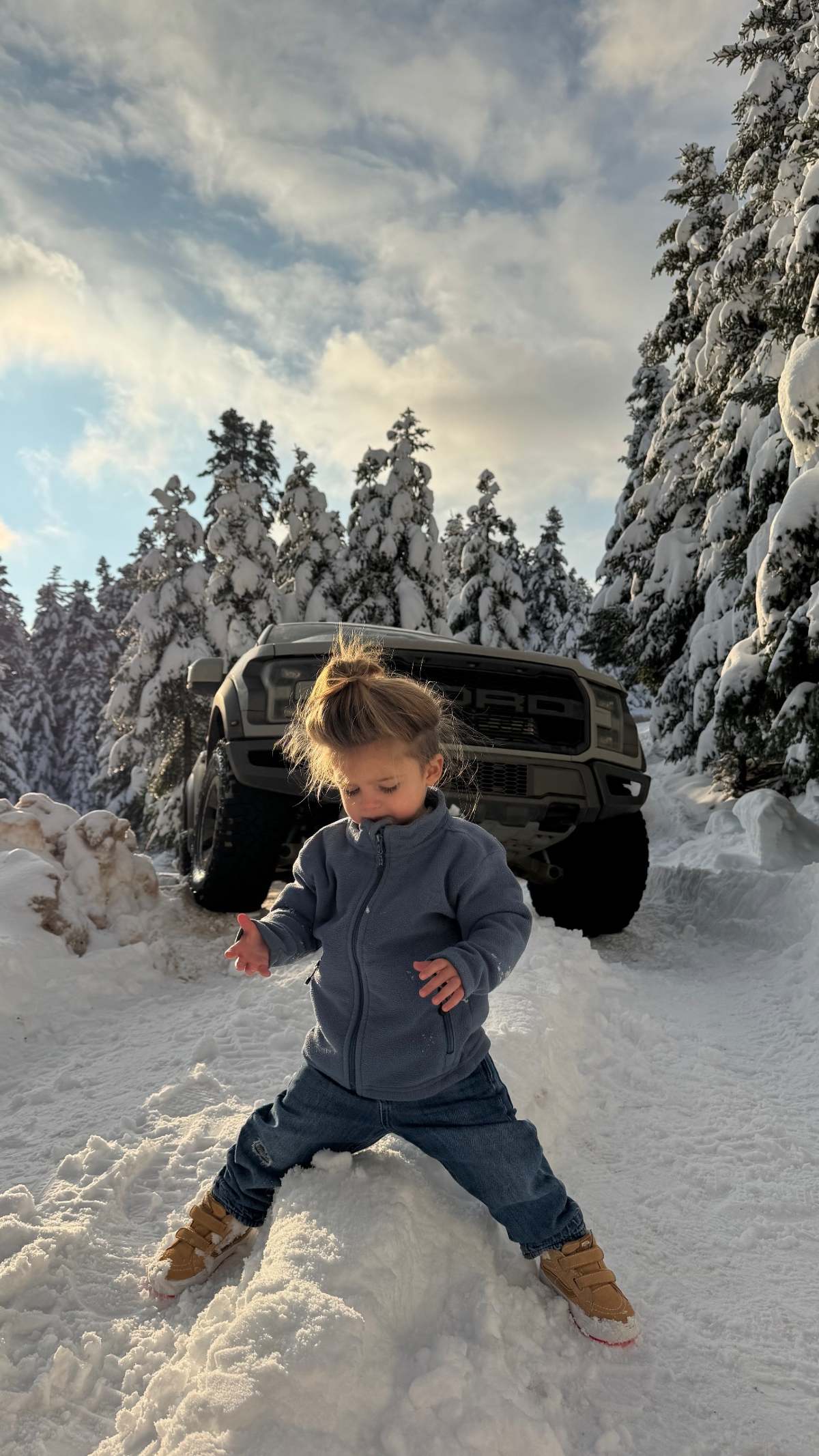 Η Τούνη με τον Πάρη στα χιόνια