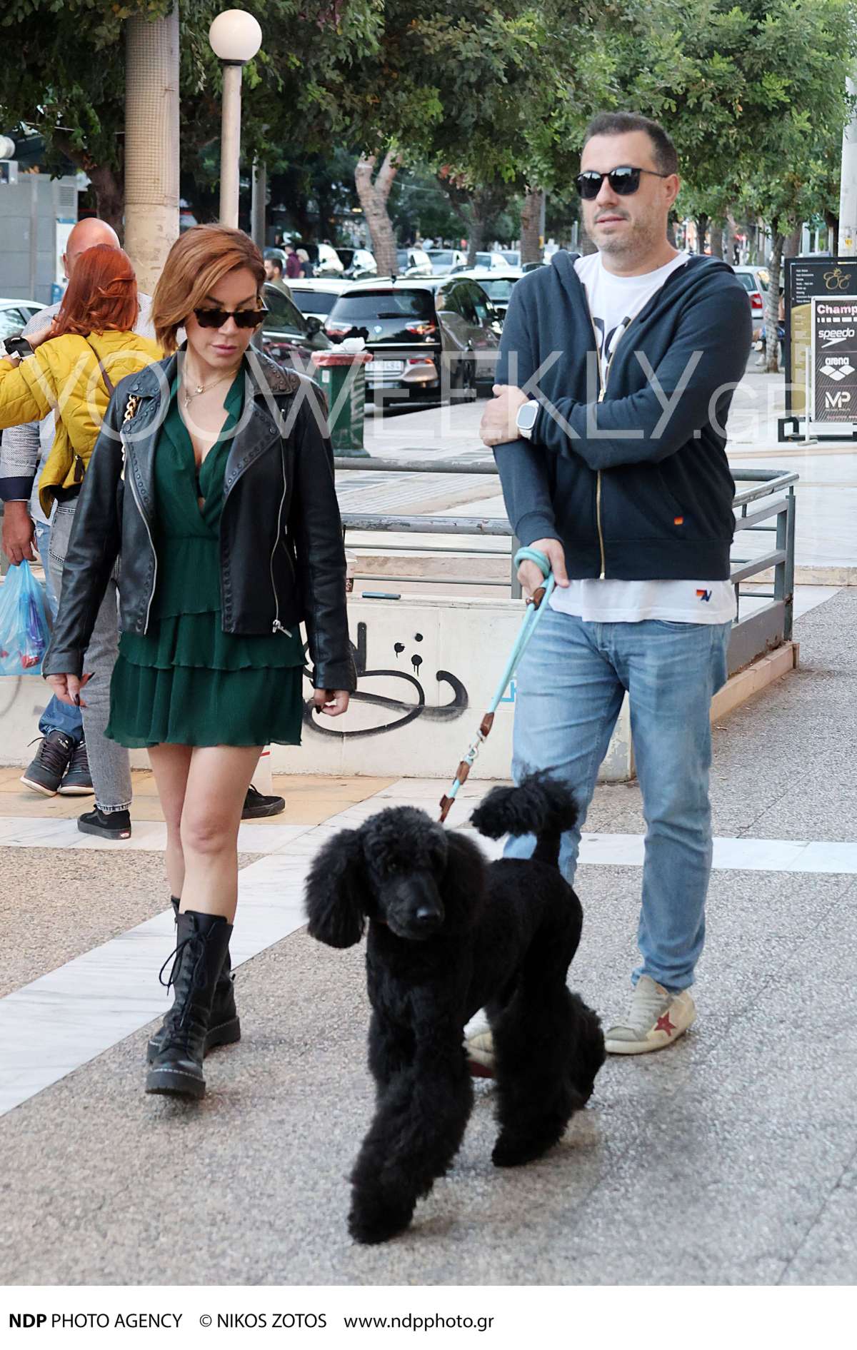 Η Μαριάντα Πιερίδη με τον Πάνο Ιωάννου στη Γλυφάδα για βόλτα