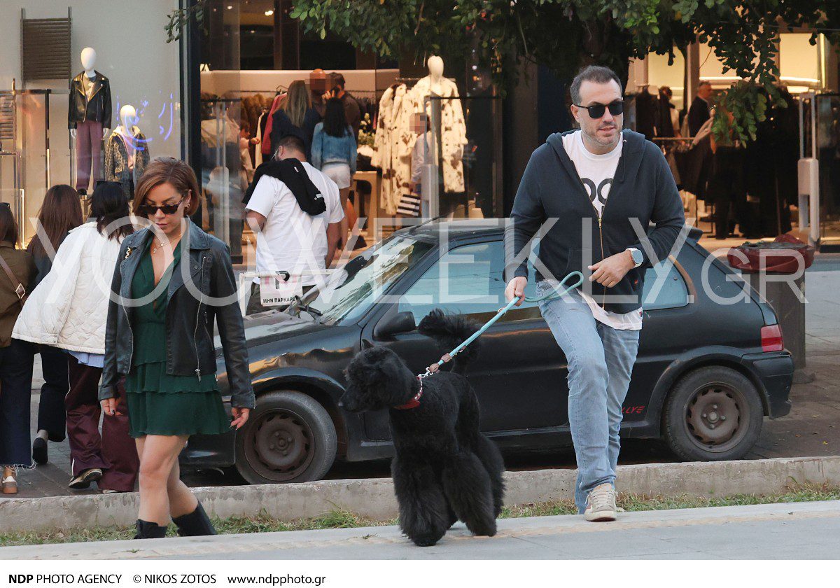 Η Μαριάντα Πιερίδη με τον Πάνο Ιωάννου και τον σκύλο τους στη Γλυφάδα για βόλτα
