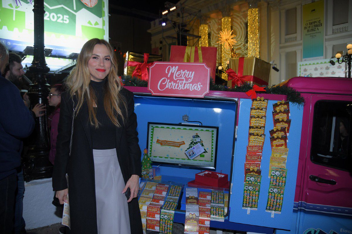 Η Ντορέττα Παπαδημητρίου στη φωταγώγηση