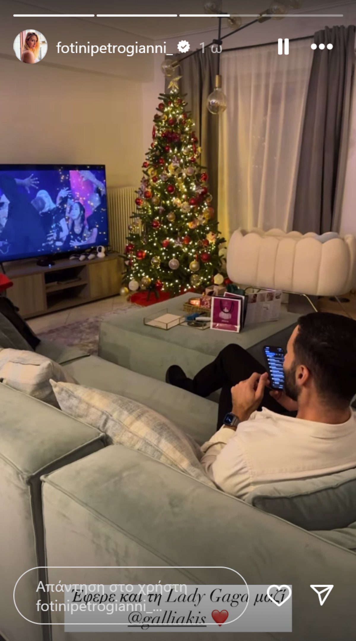 Το σαλόνι της Φωτεινής Πετρογιάννη