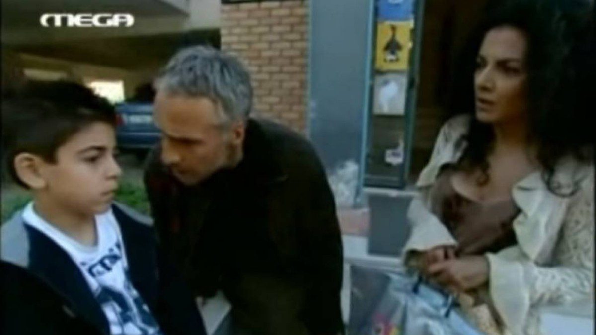 Σκηνή από την σειρά Singles με τον Άγγελο