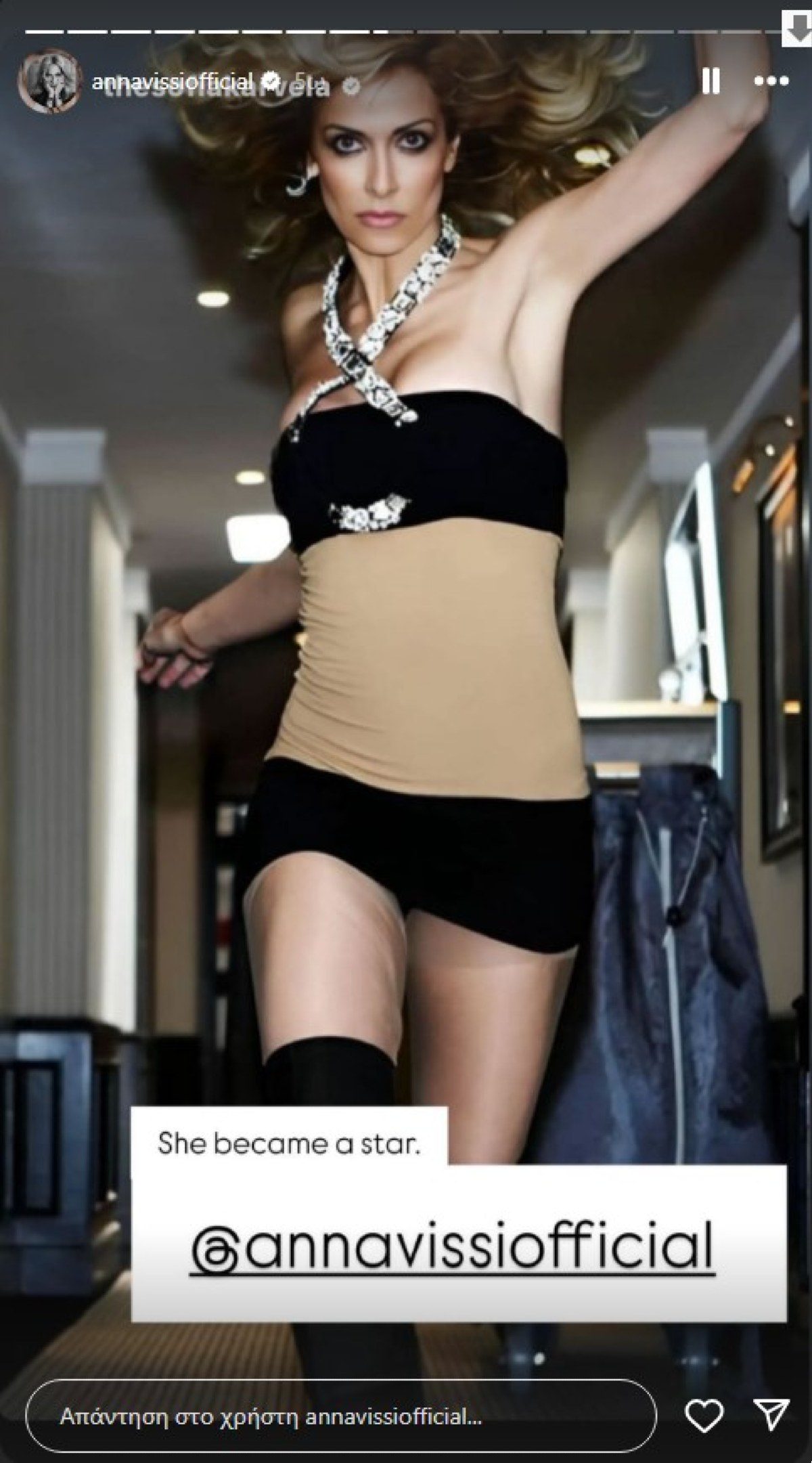 Η Άννα Βίσση φωτογραφίζεται