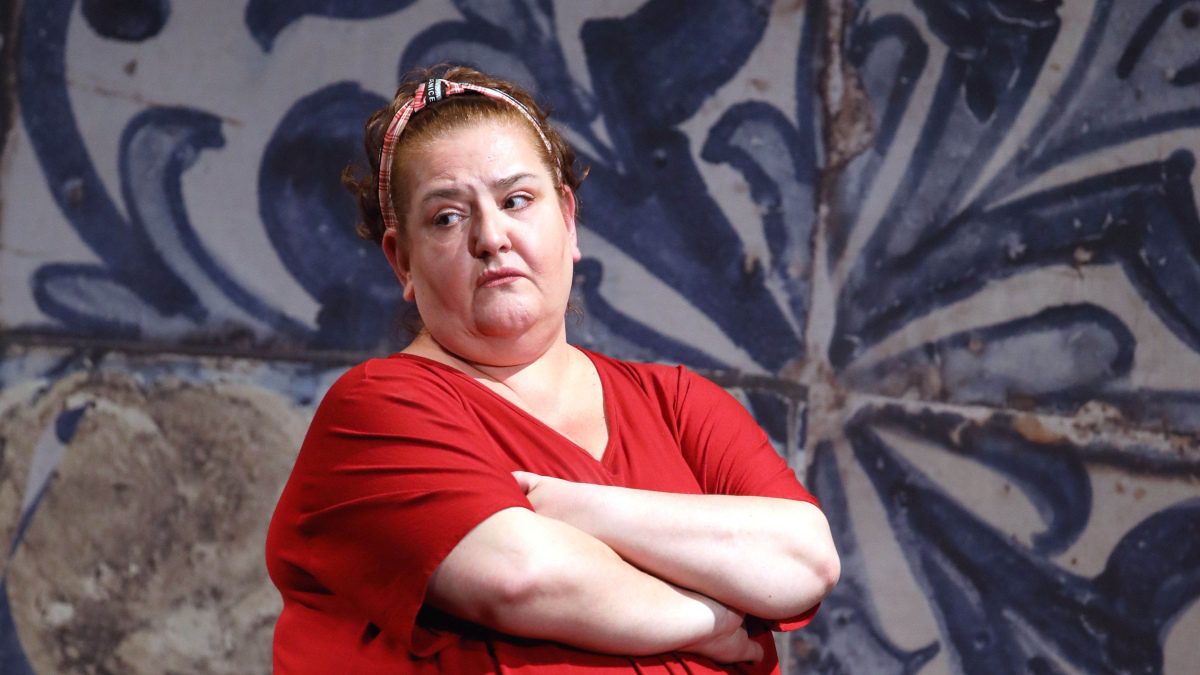 Η Σοφία Βογιατζάκη σε παράσταση στο θέατρο