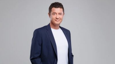 Ο Σρόιτερ στην επίσημη φωτογράφισή του για την εκπομπή Αυτοψία