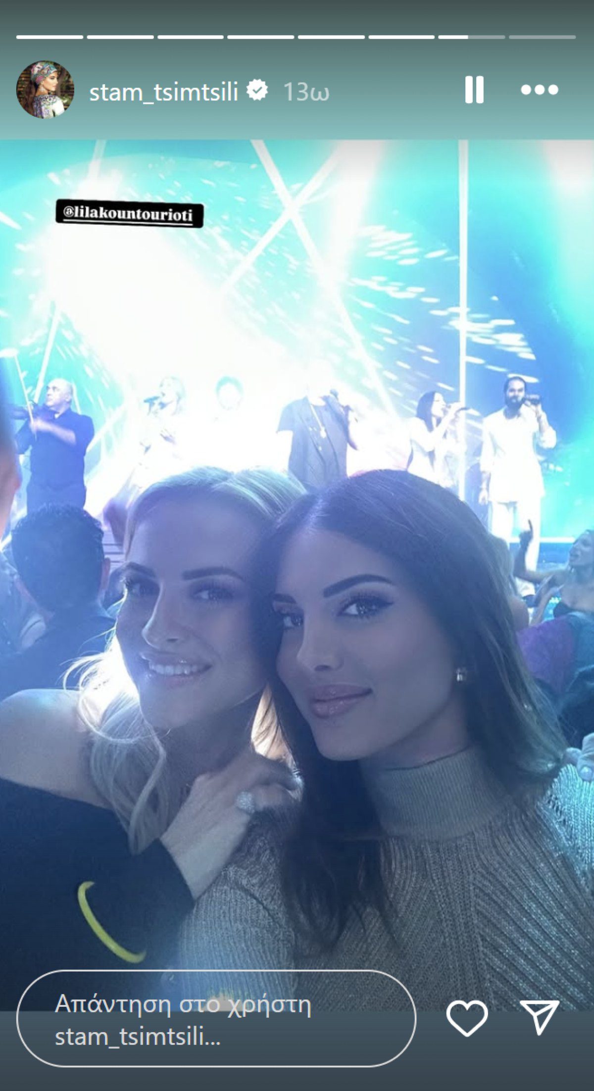 Η Σταματίνα Τσιμτσιλή με την κουμπάρα της στα μπουζούκια