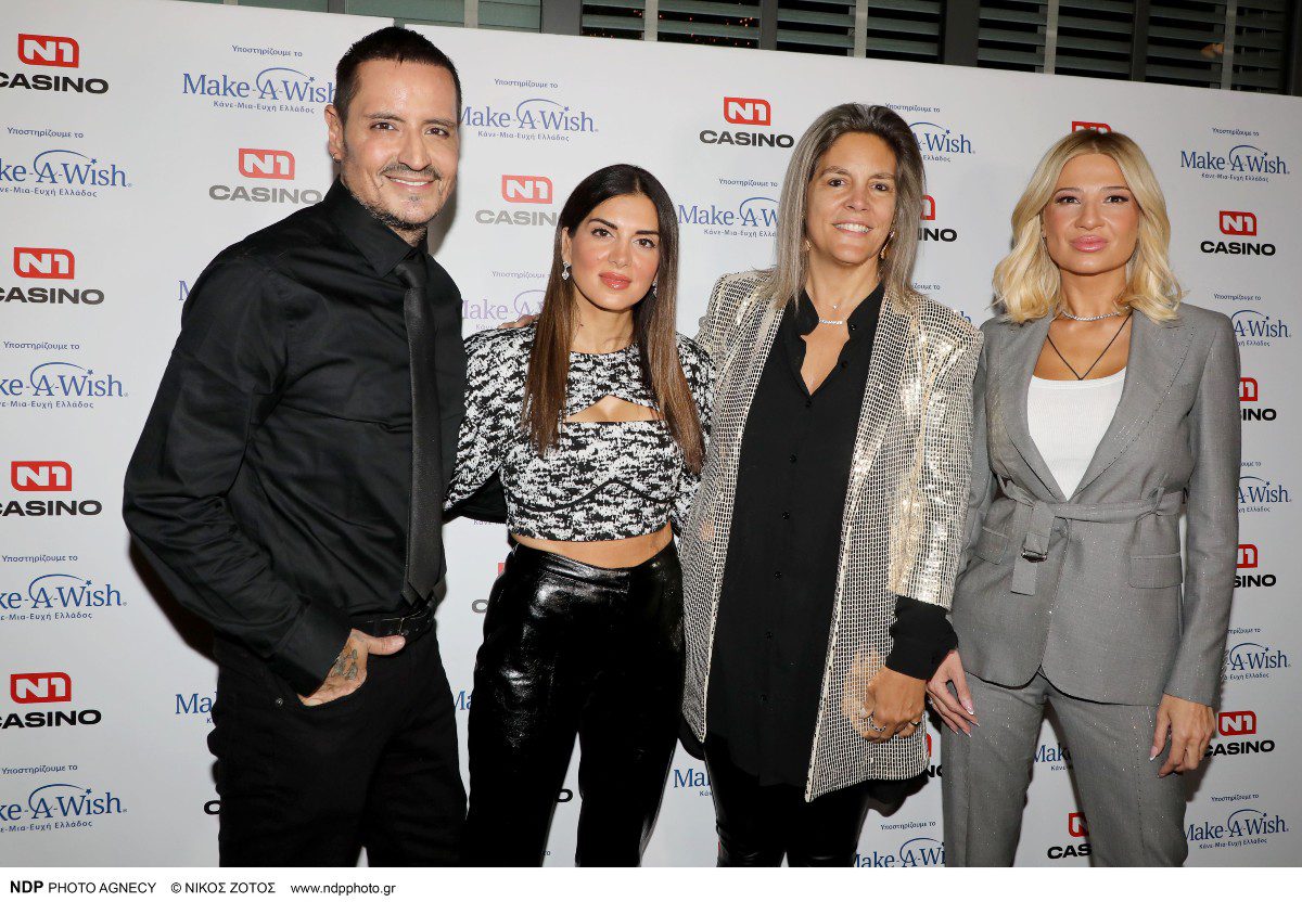 Η Σταματίνα Τσιμτσιλή και η Φαίη Σκορδά με τον Νεκτάριο Σκαμνάκη και την Σάντρα Ζαφειρακοπούλου