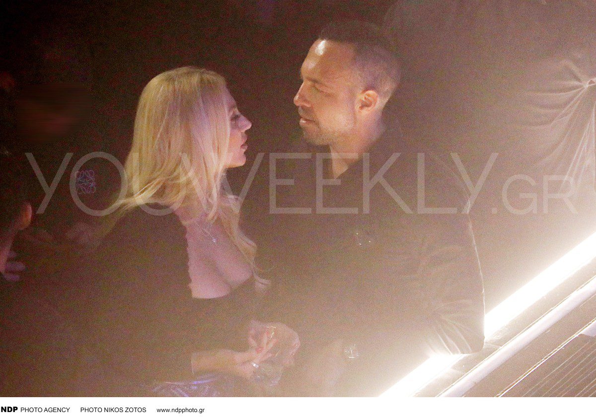 Η Κωνσταντίνα Σπυροπούλου και ο Βασίλης Σταθοκωστόπουλος στα μπουζούκια δίπλα δίπλα