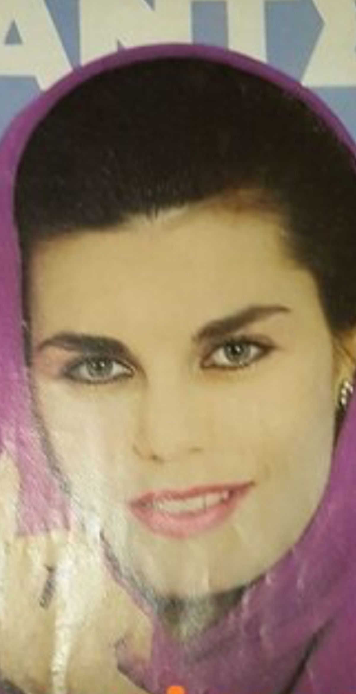 Εξώφυλλο της Στελλινας Τζάνου στο περιοδικό Ρομάντσο