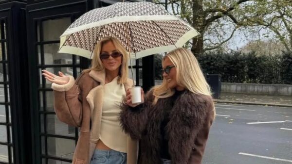 Το αξεσουάρ που φοράνε τα κορίτσια στο street style