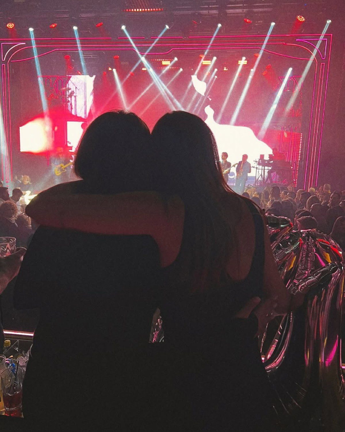 Τα γενέθλια της Μαίρης Συνατσάκη σε νυχτερινό κέντρο