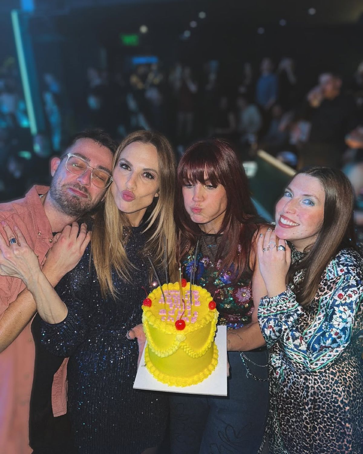 Τα γενέθλια της Μαίρης Συνατσάκη σε νυχτερινό κέντρο