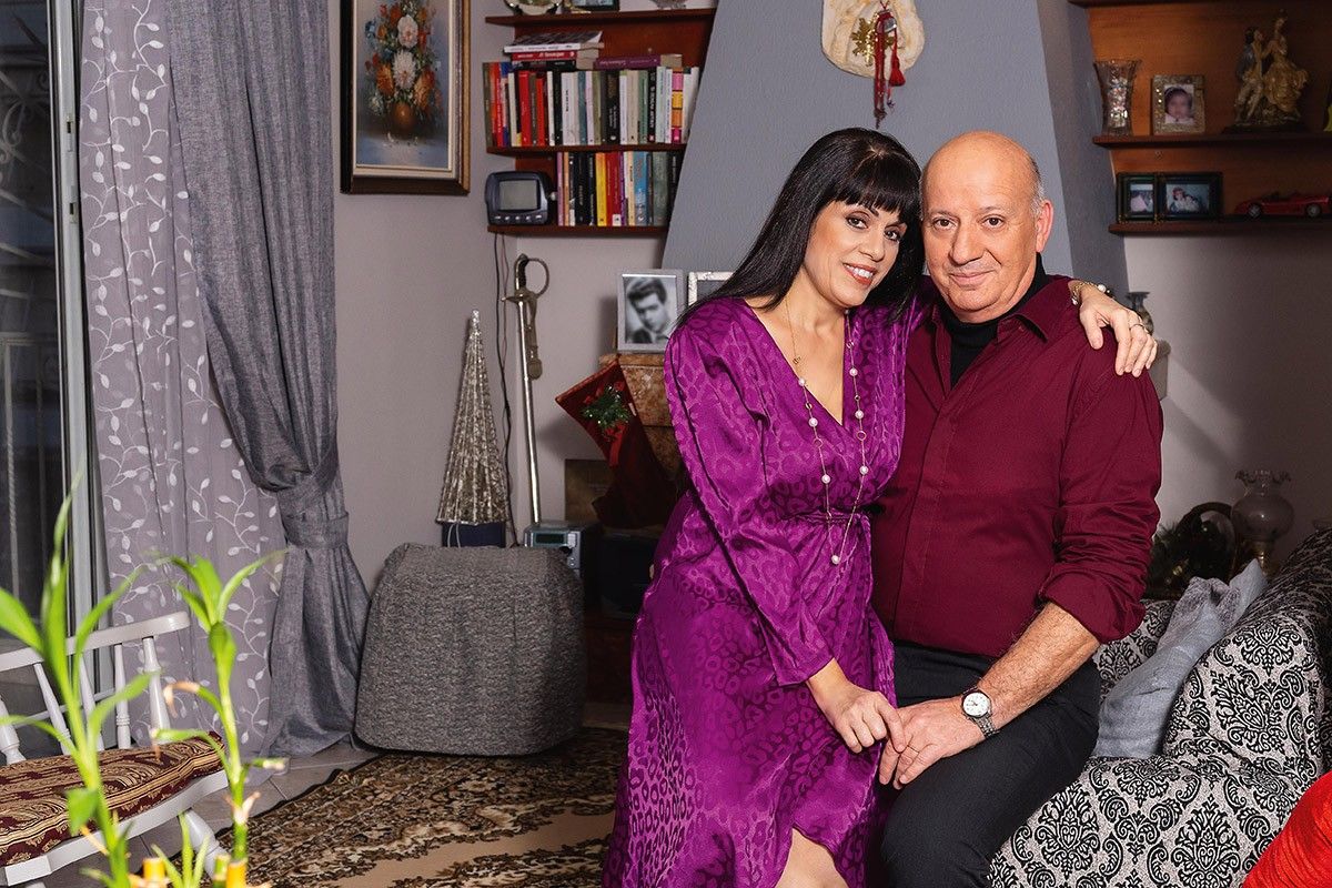 Ο Θανάσης Κατερινόπουλος αγκαλιά με την σύζυγό του