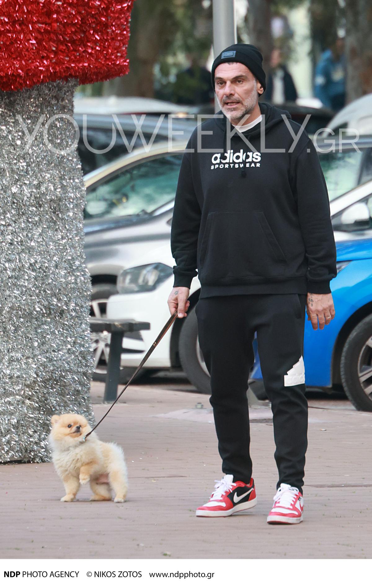 Ο Τόνυ Μαυρίδης στη Γλυφάδα με τον σκύλο του