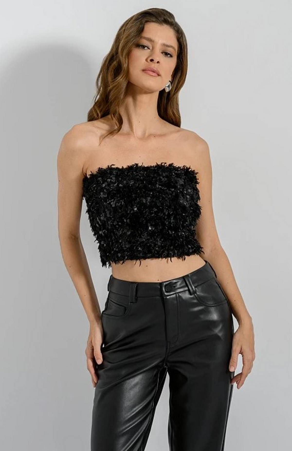 Δερμάτινο παντελόνι με μαύρο στράπλες τοπ