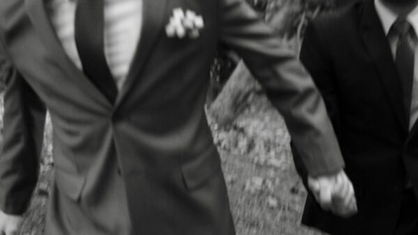 Αποκλειστικό: Πασίγνωστος Έλληνας τραγουδιστής παντρεύτηκε κρυφά τον αγαπημένο του!