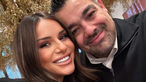 Η εγκυμονούσα Ελένη Τσολάκη με τον σύζυγό της Παύλο Πετρουλάκη στην Θεσσαλονίκη για Χριστούγεννα