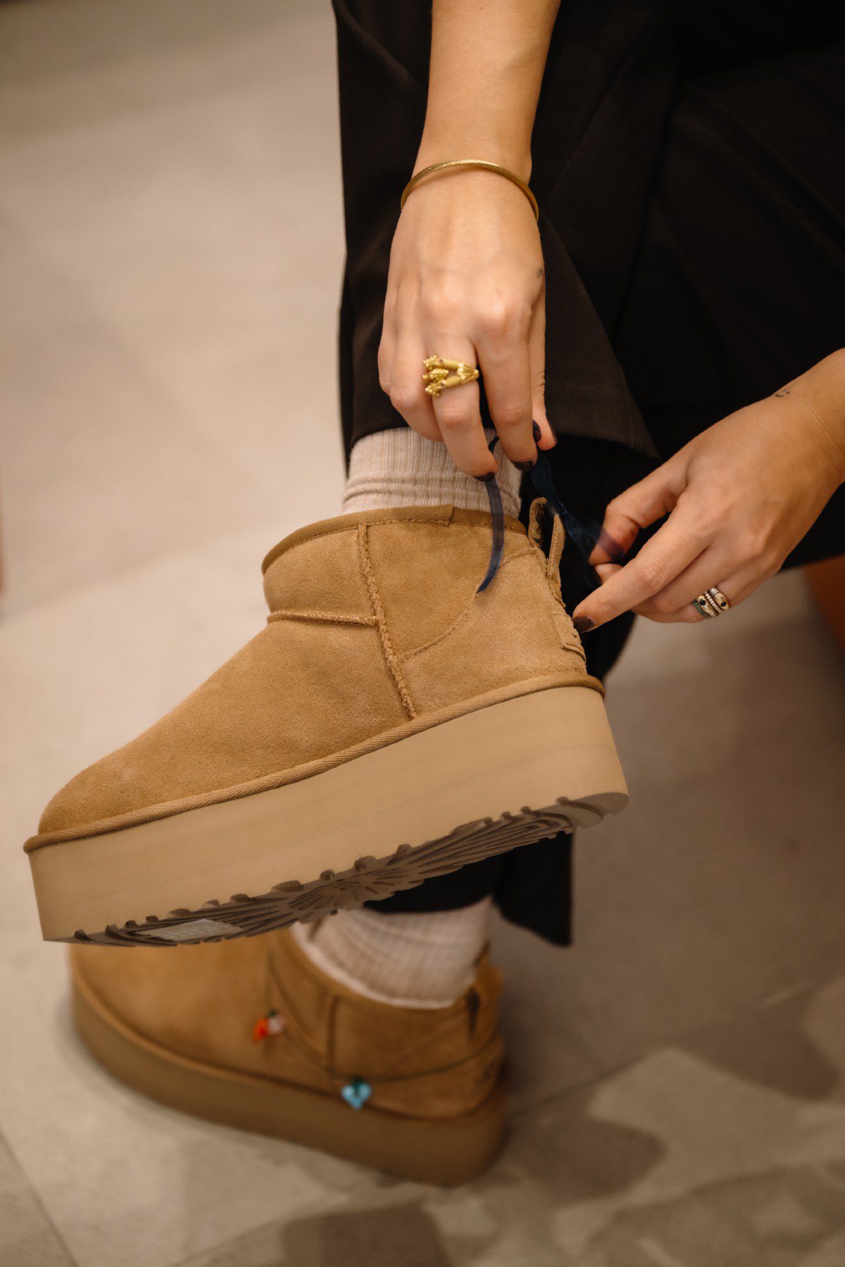 Η UGG παρουσιάζει την συλλογή New Heights στο ολοκαίνουργιο κατάστημα Haralas στο River West