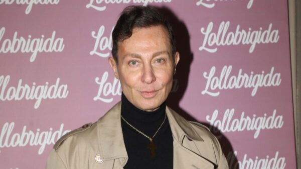 Ο Βασίλειος Κωστέτσος σε δημόσια έξοδο.