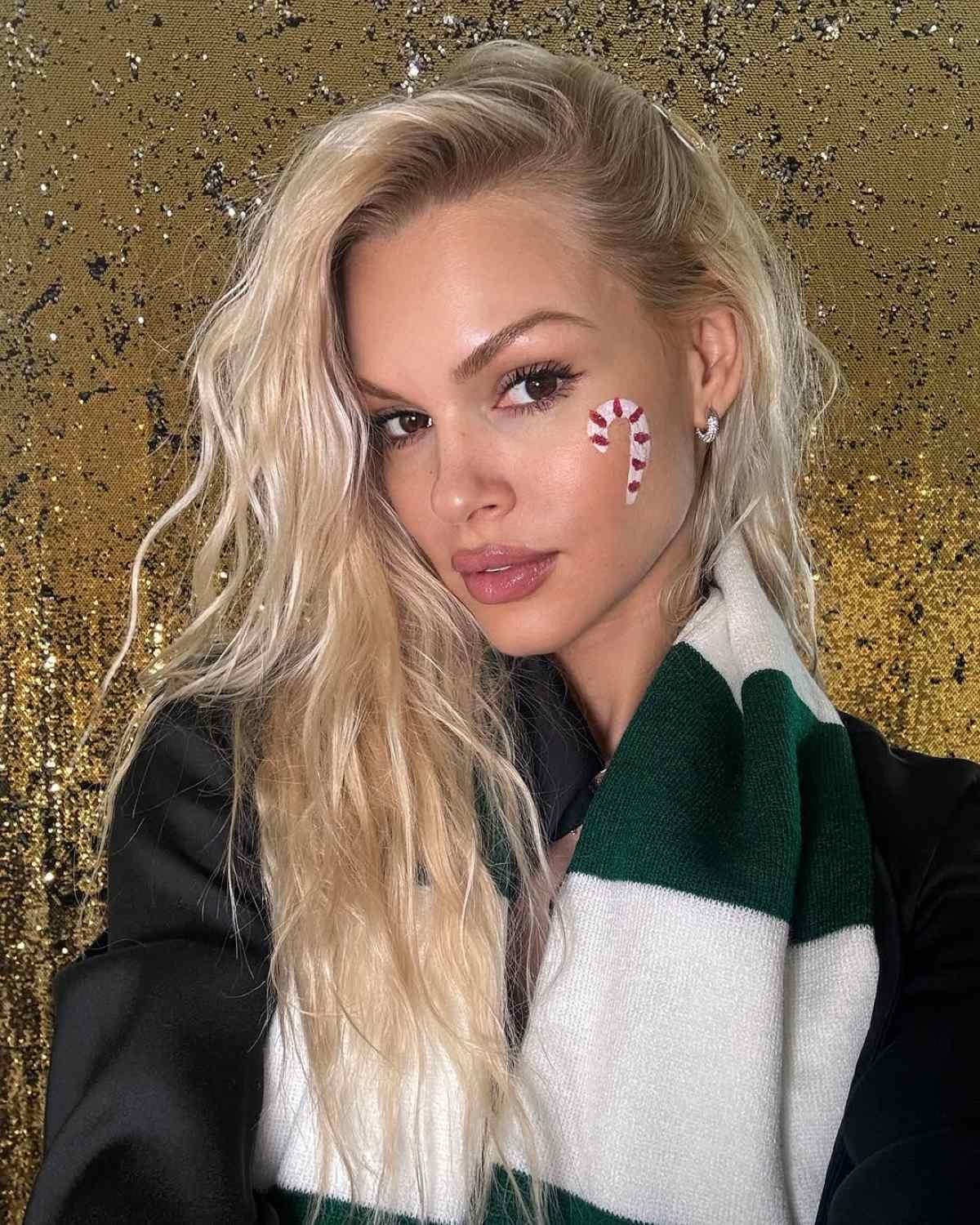 Η Βίκυ Καβουρά στο Instagram.