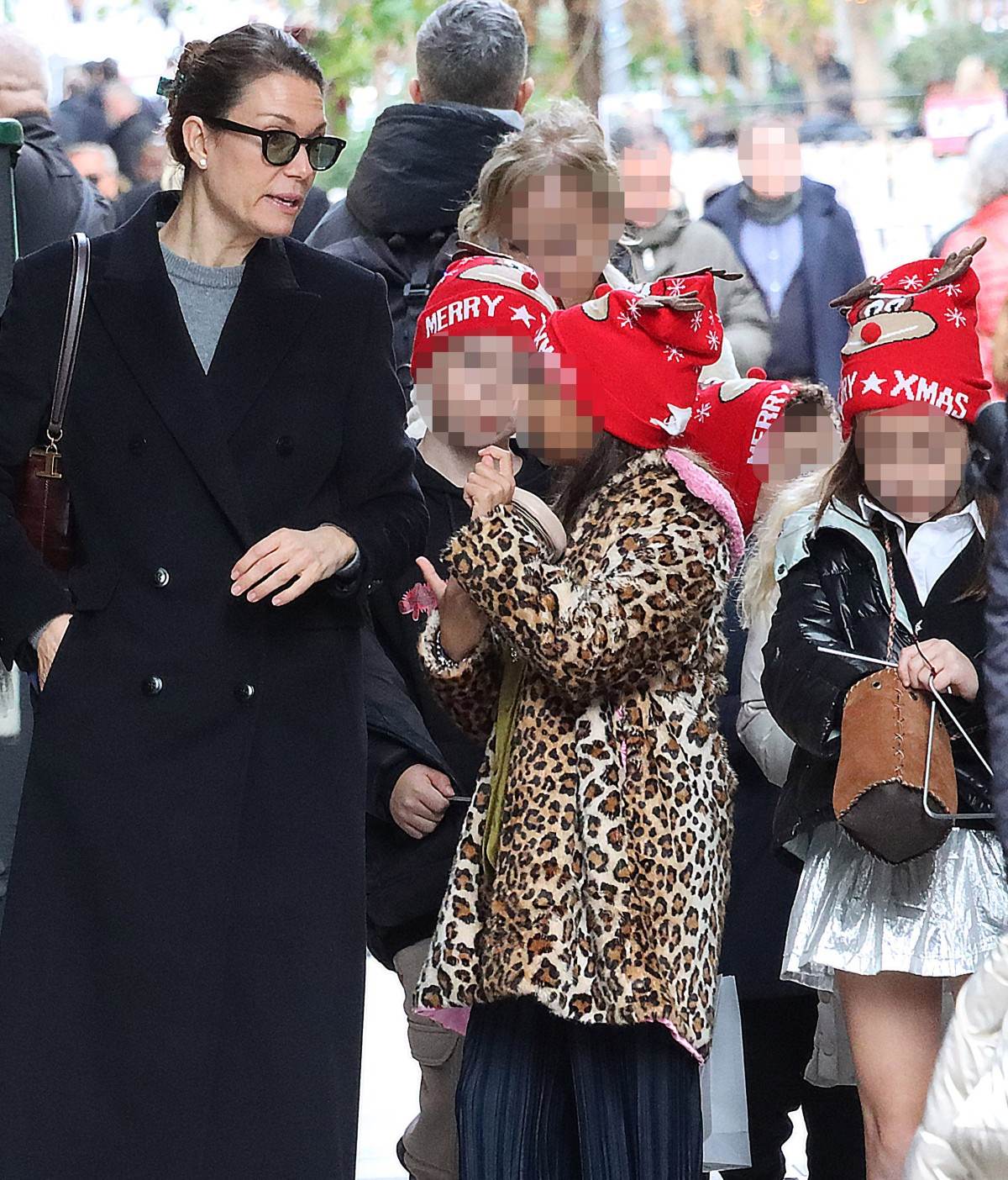 Η Βίκυ Καγιά βόλτα με τα παιδιά της