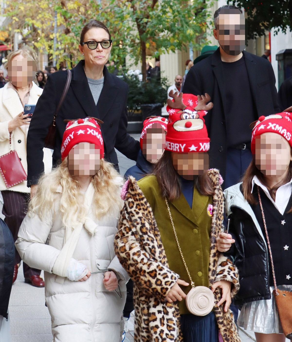 Η Βίκυ Καγιά βόλτα με τα παιδιά της