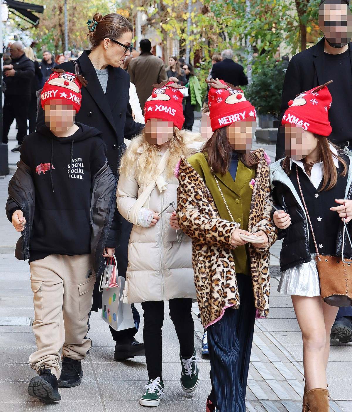 Η Βίκυ Καγιά βόλτα με τα παιδιά της